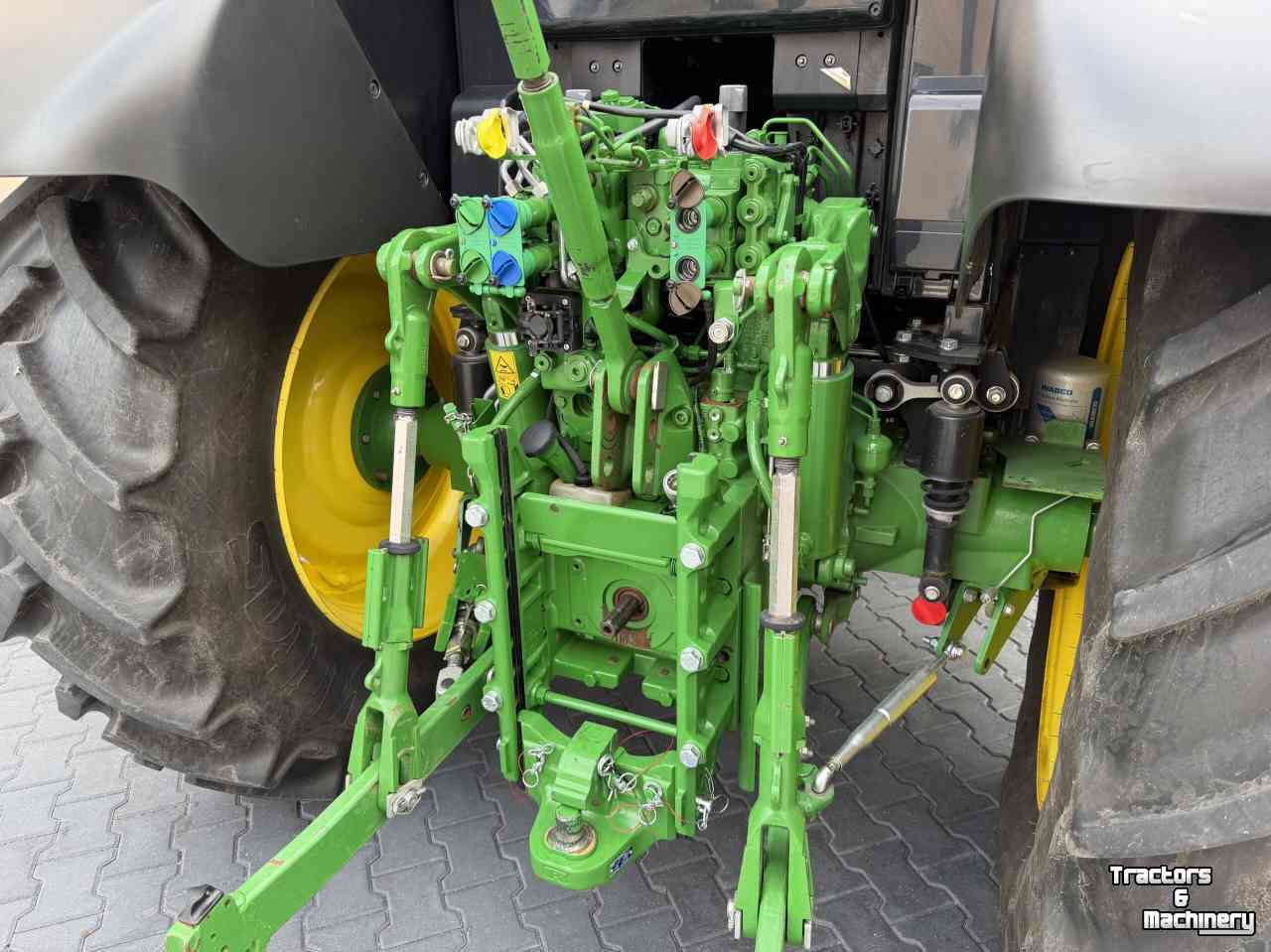 Tractor / Trekker John Deere 6120M
