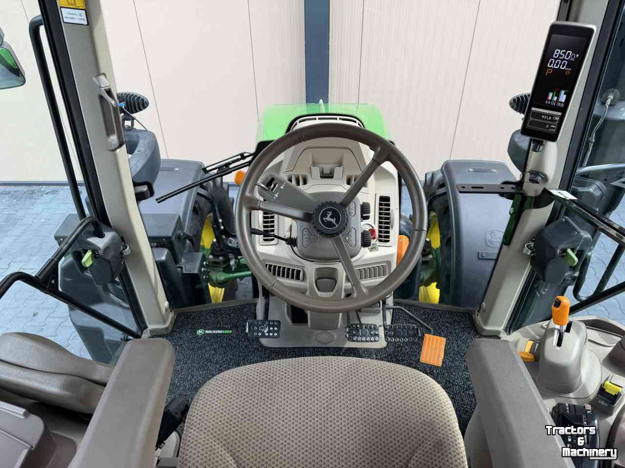 Tractor / Trekker John Deere 6120M