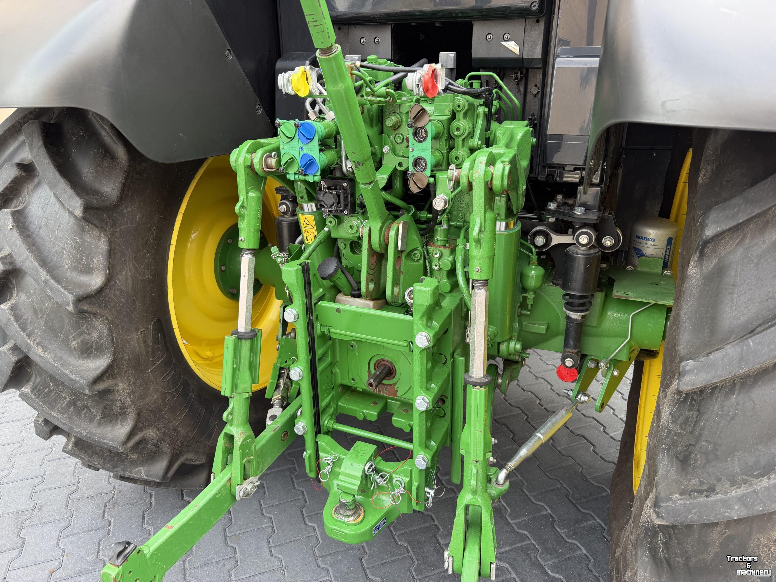 Tractor / Trekker John Deere 6120M