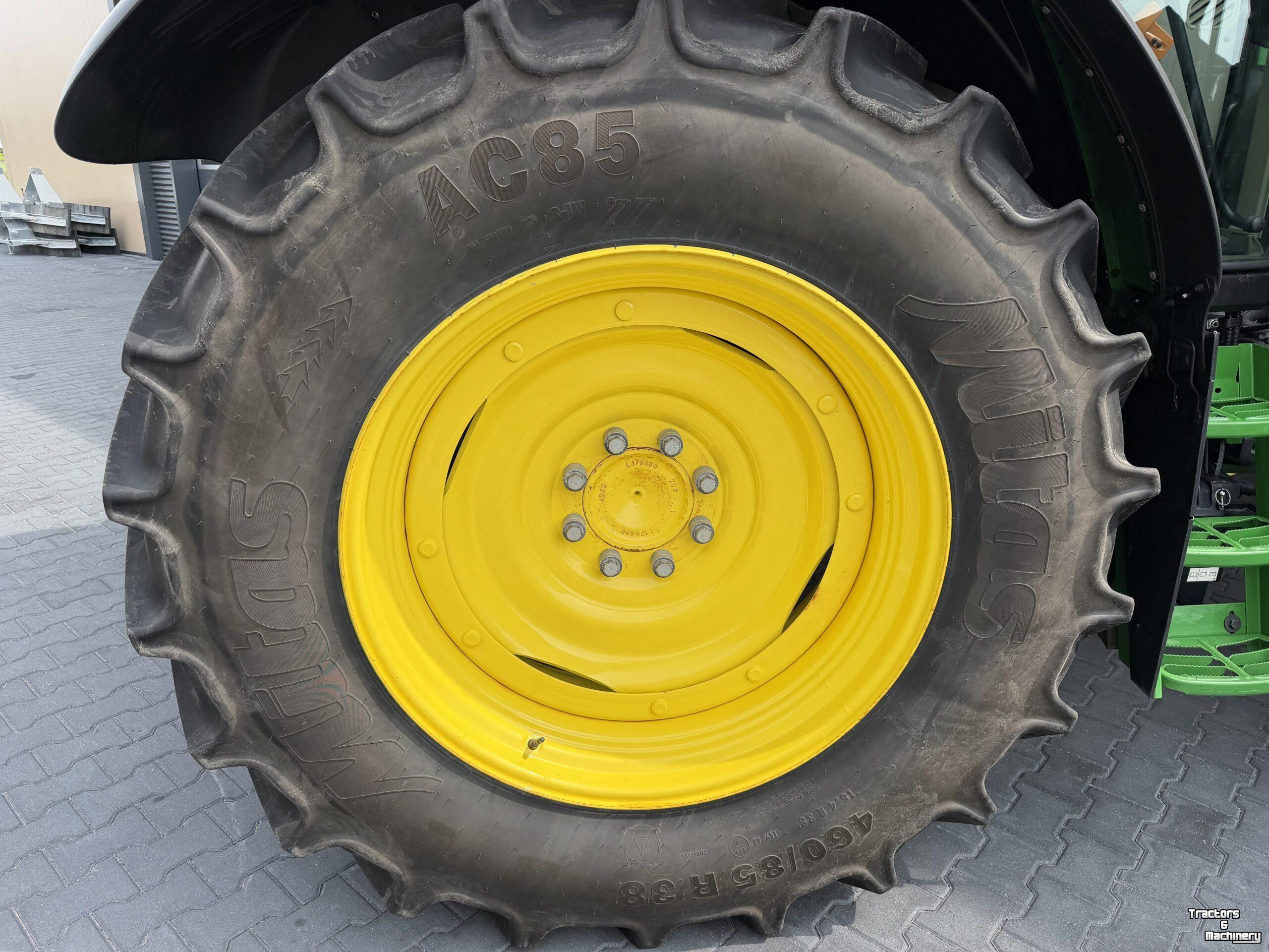 Tractor / Trekker John Deere 6120M
