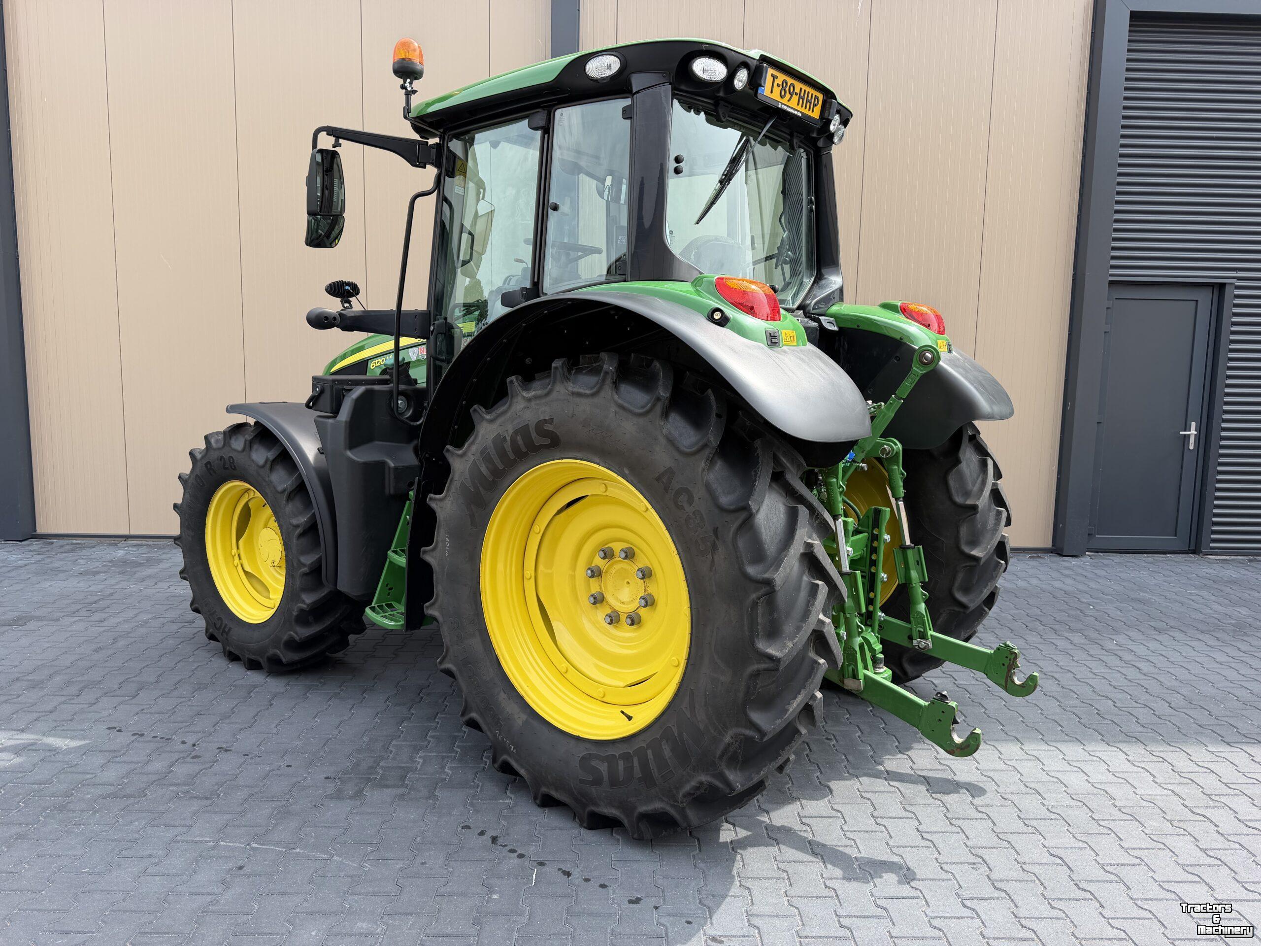 Tractor / Trekker John Deere 6120M