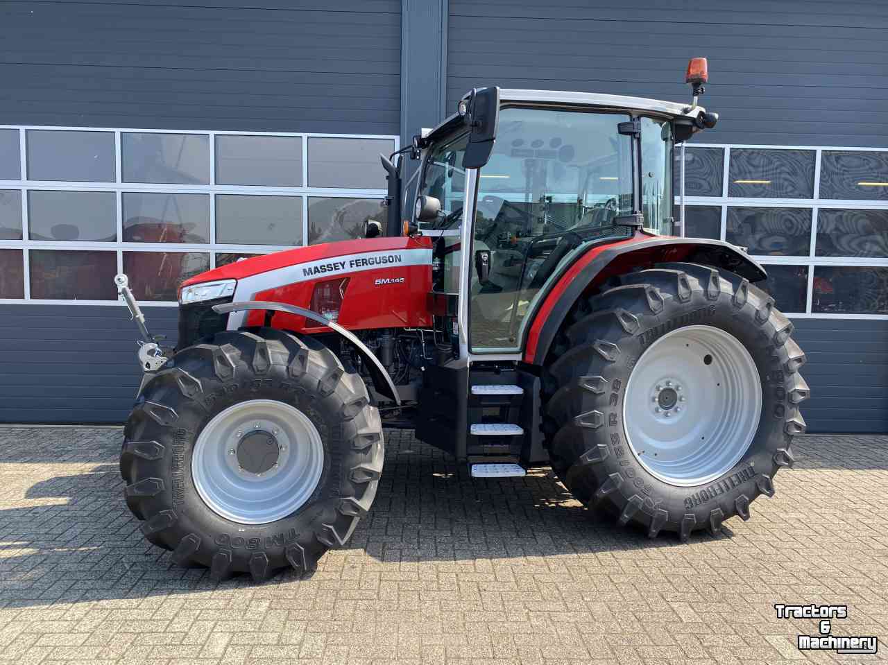 Tractor / Trekker Massey Ferguson 5M.145 Dyna4
