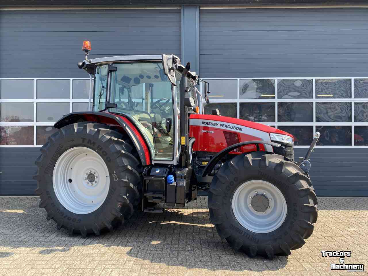 Tractor / Trekker Massey Ferguson 5M.145 Dyna4