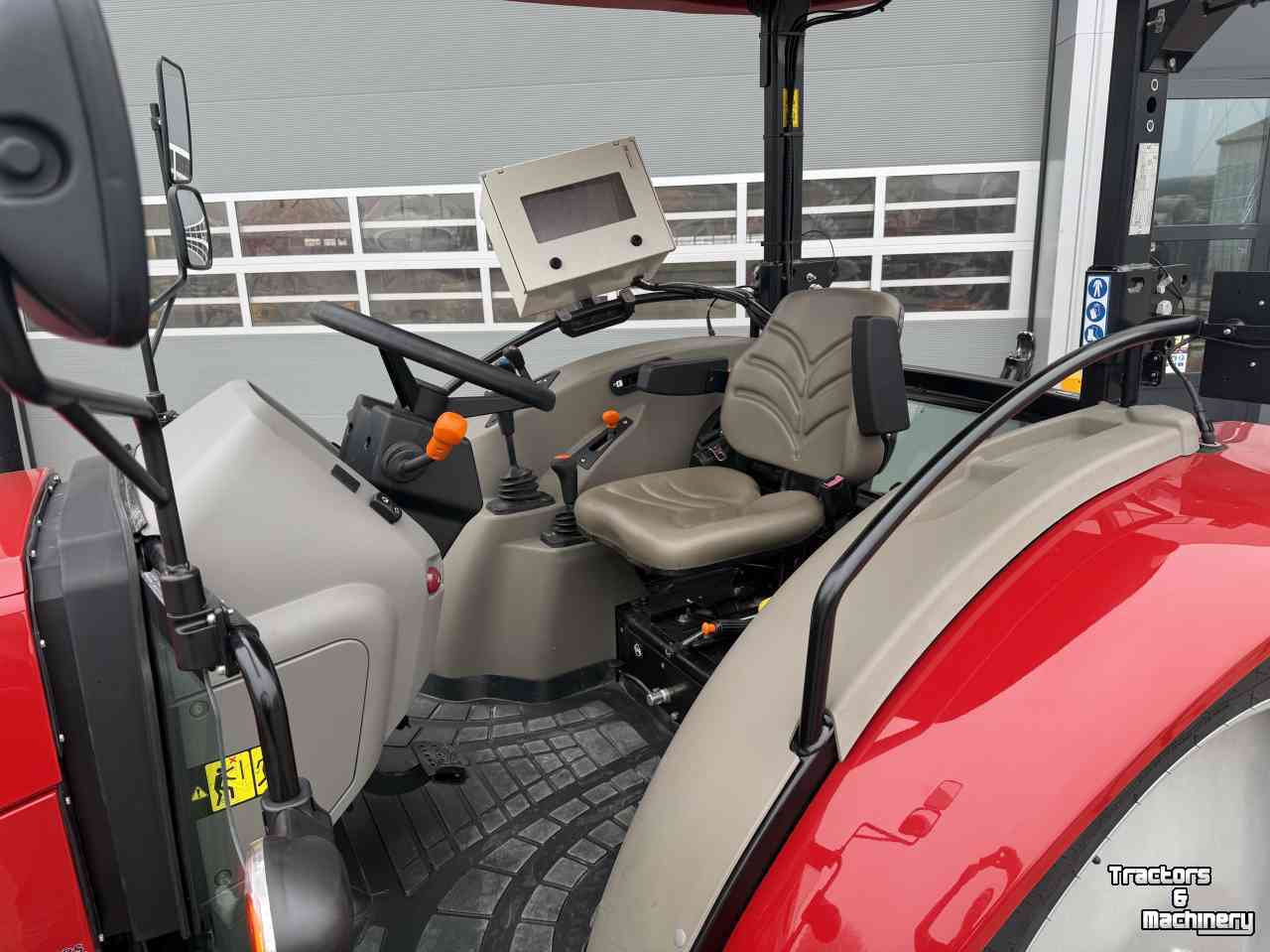Tractor / Trekker Case-IH Farmall 75a gps, kruip. Als nieuw!