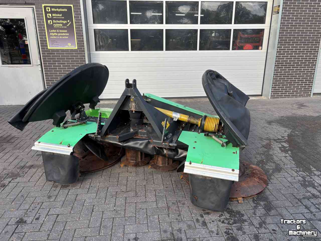 Maaier Deutz-Fahr KM 4.29   ( Kuhn PZ300 )