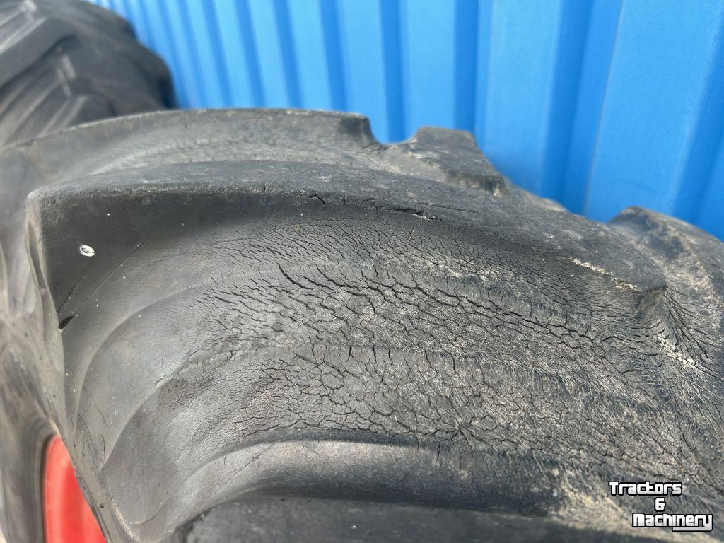 Wielen, Banden, Velgen & Afstandsringen Fendt TAURUS 420/70R28 op 8 gaats velgen