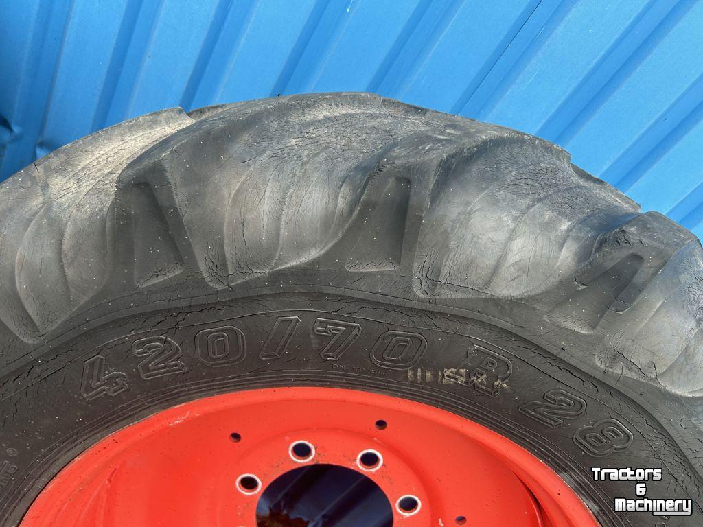 Wielen, Banden, Velgen & Afstandsringen Fendt TAURUS 420/70R28 op 8 gaats velgen