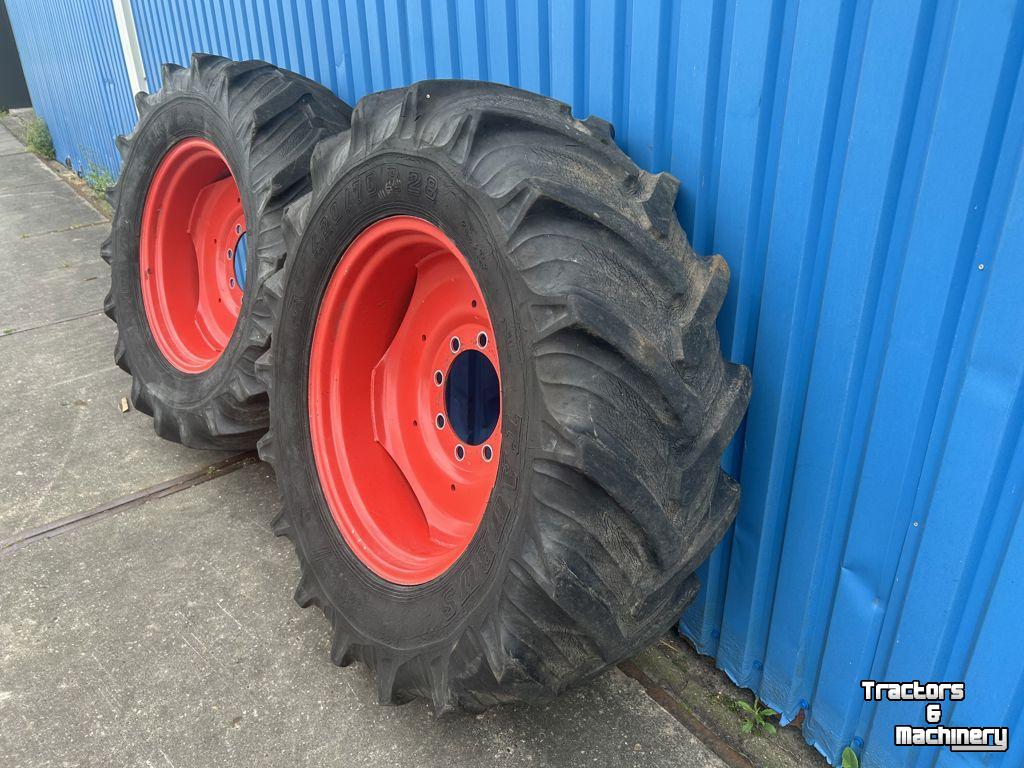 Wielen, Banden, Velgen & Afstandsringen Fendt TAURUS 420/70R28 op 8 gaats velgen