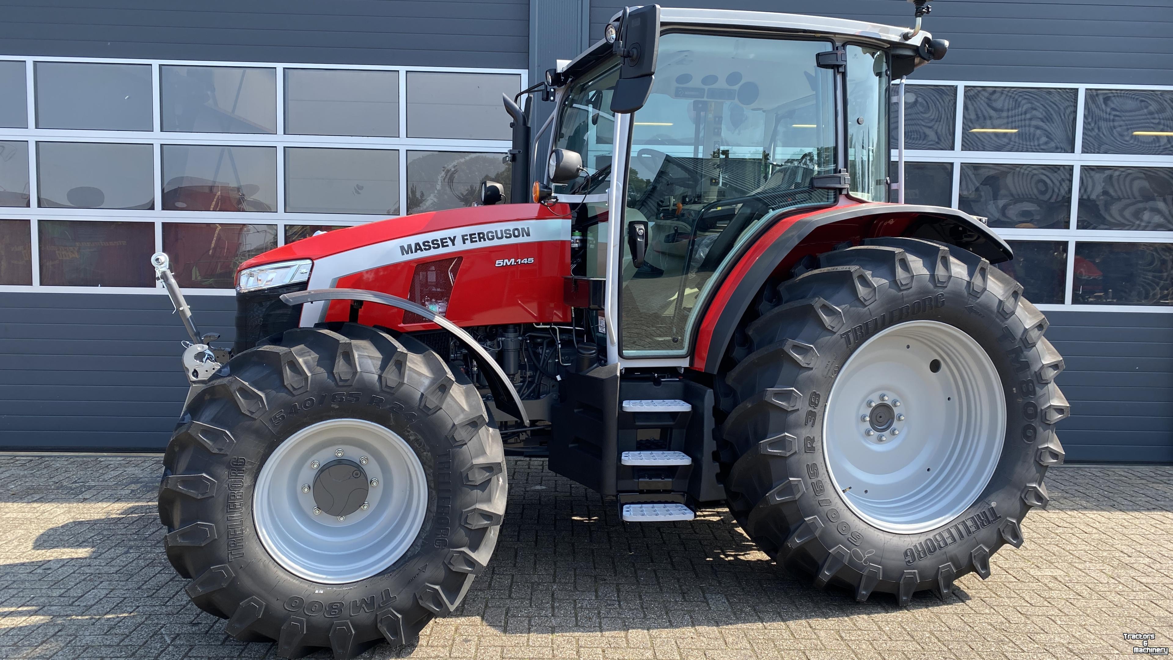 Tractor / Trekker Massey Ferguson 5M.145 Dyna4