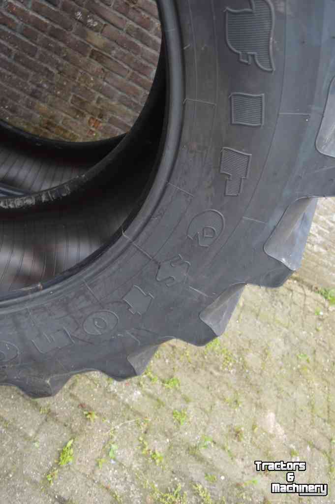 Wielen, Banden, Velgen & Afstandsringen Firestone 580/70r42 demontage