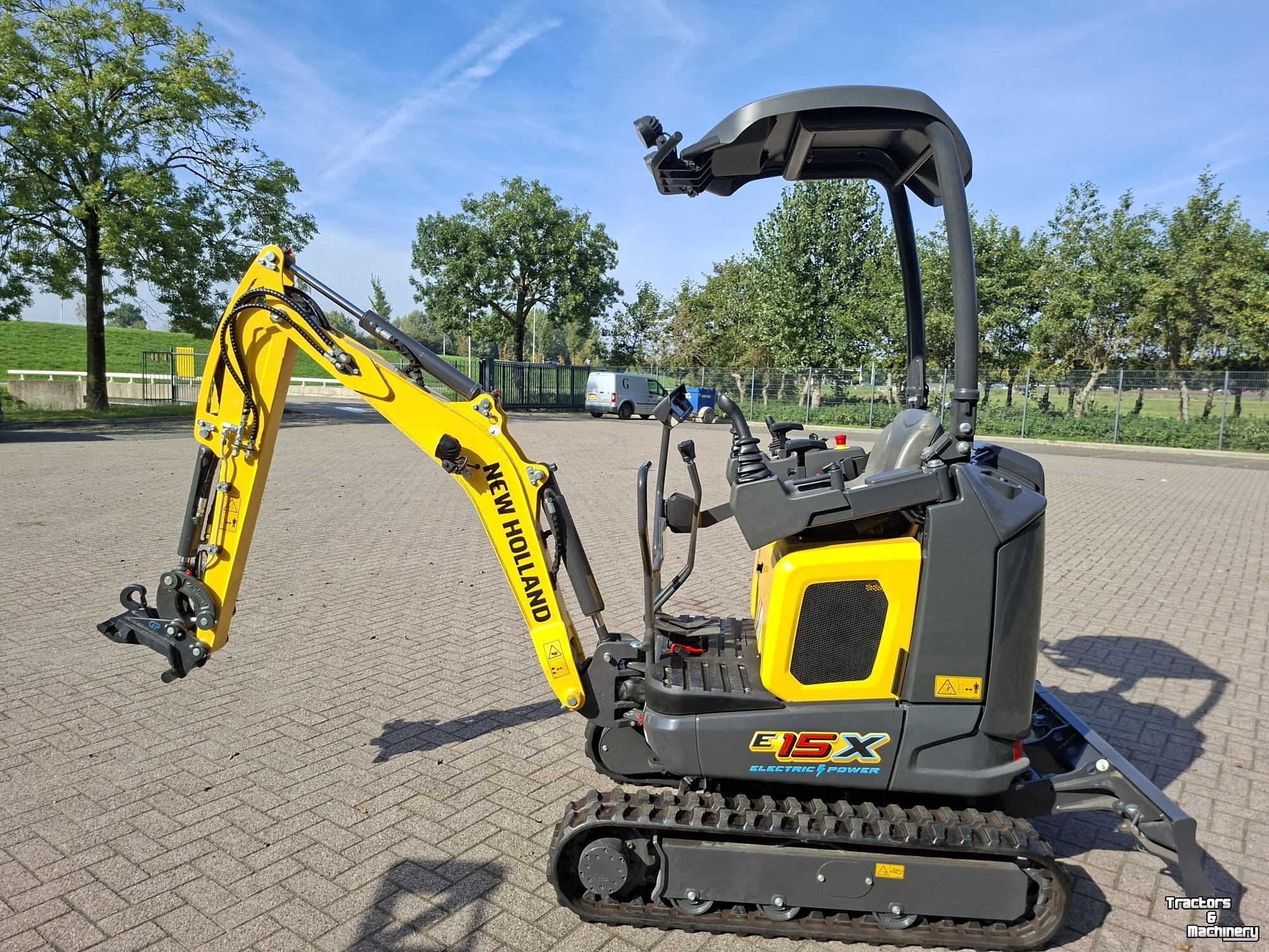 Mini-graver / Mini-graafmachine New Holland E15X