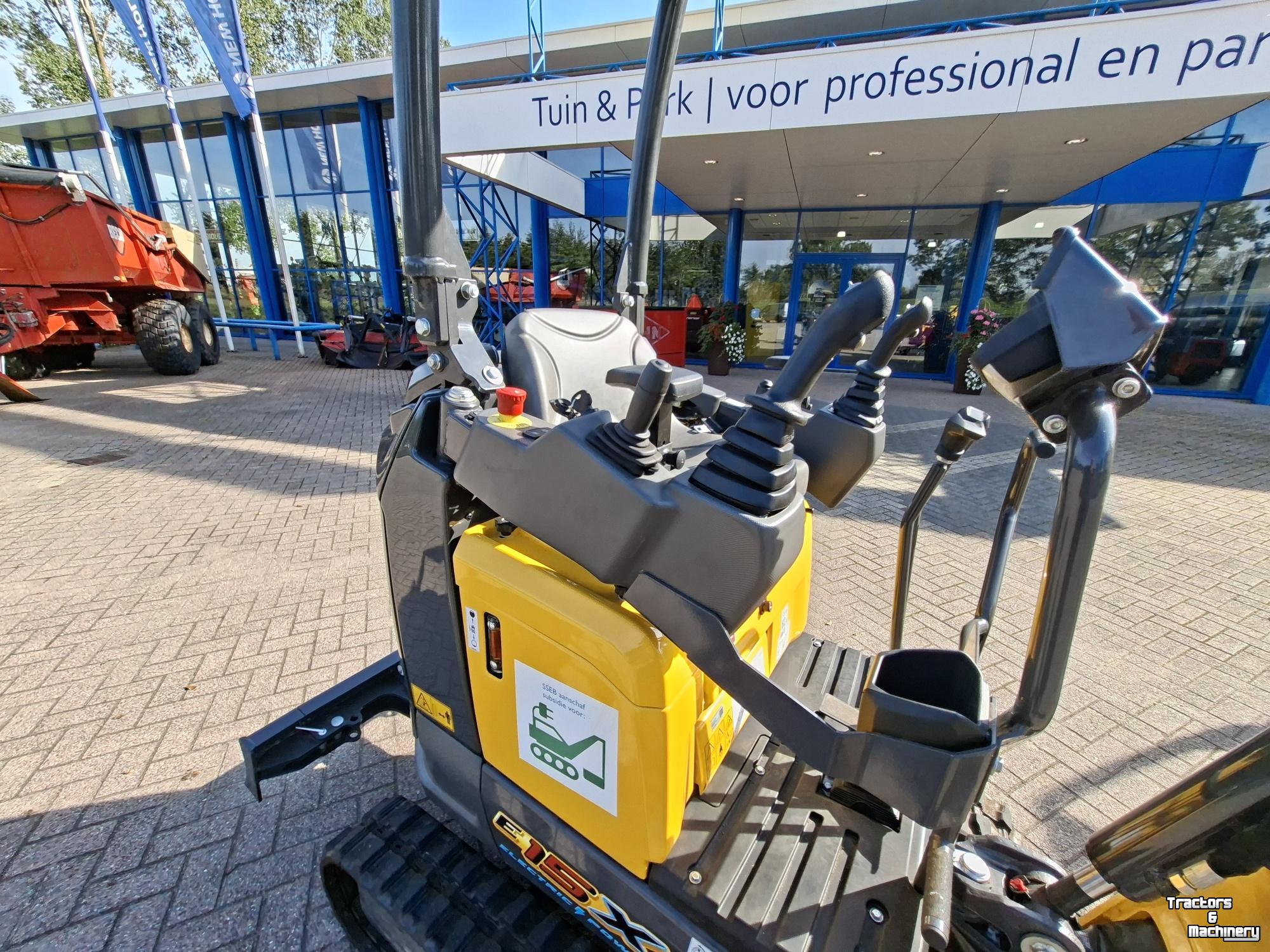 Mini-graver / Mini-graafmachine New Holland E15X