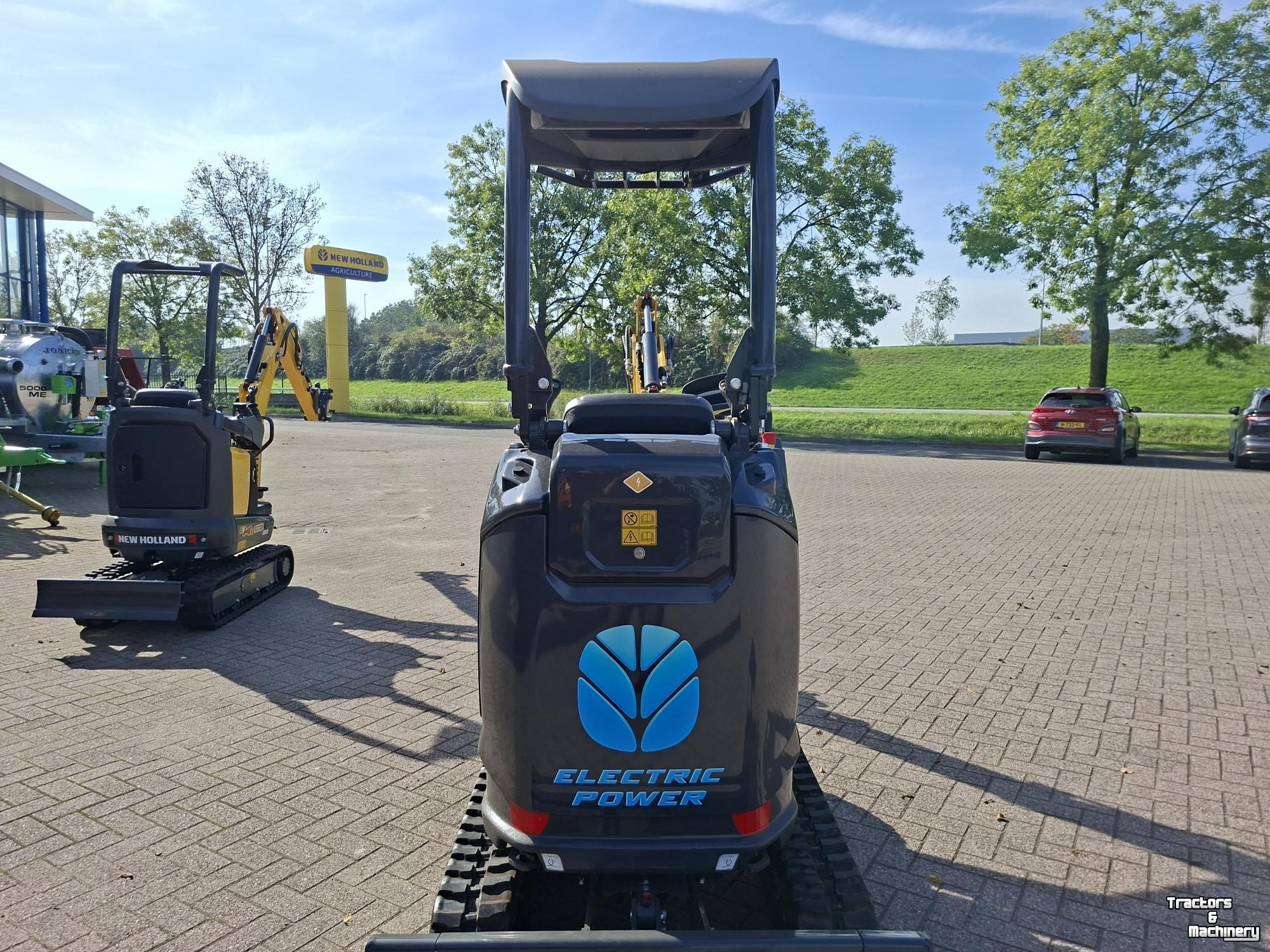 Mini-graver / Mini-graafmachine New Holland E15X