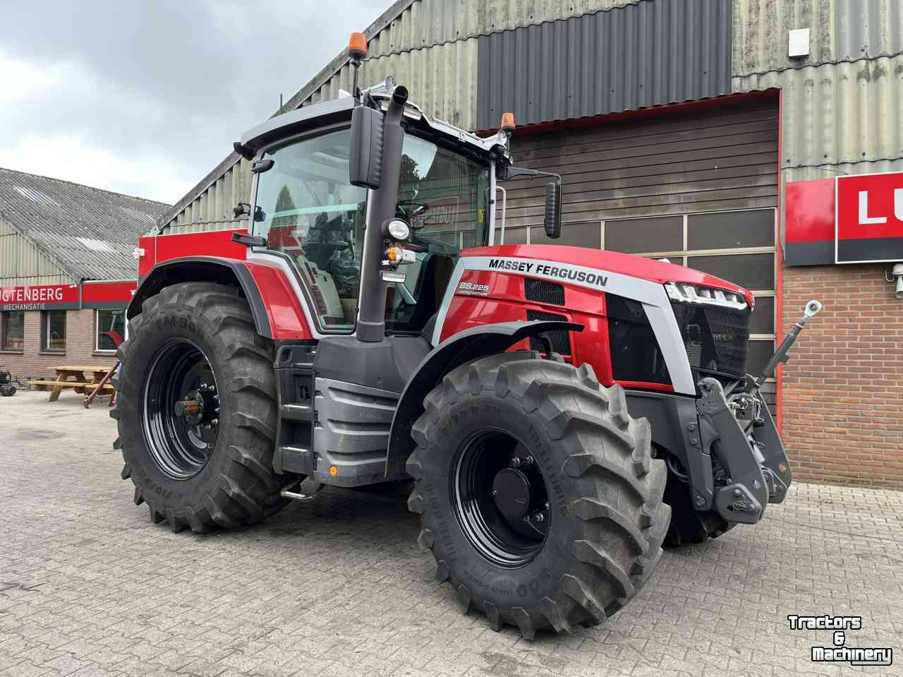 Tractor / Trekker Massey Ferguson 8S.225 Dyna-VT Exclusive Tractoren