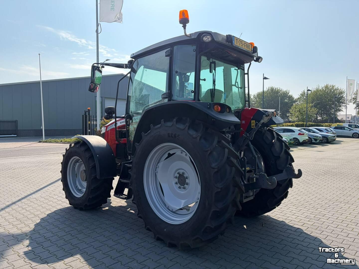 Tractor / Trekker Massey Ferguson 5711M