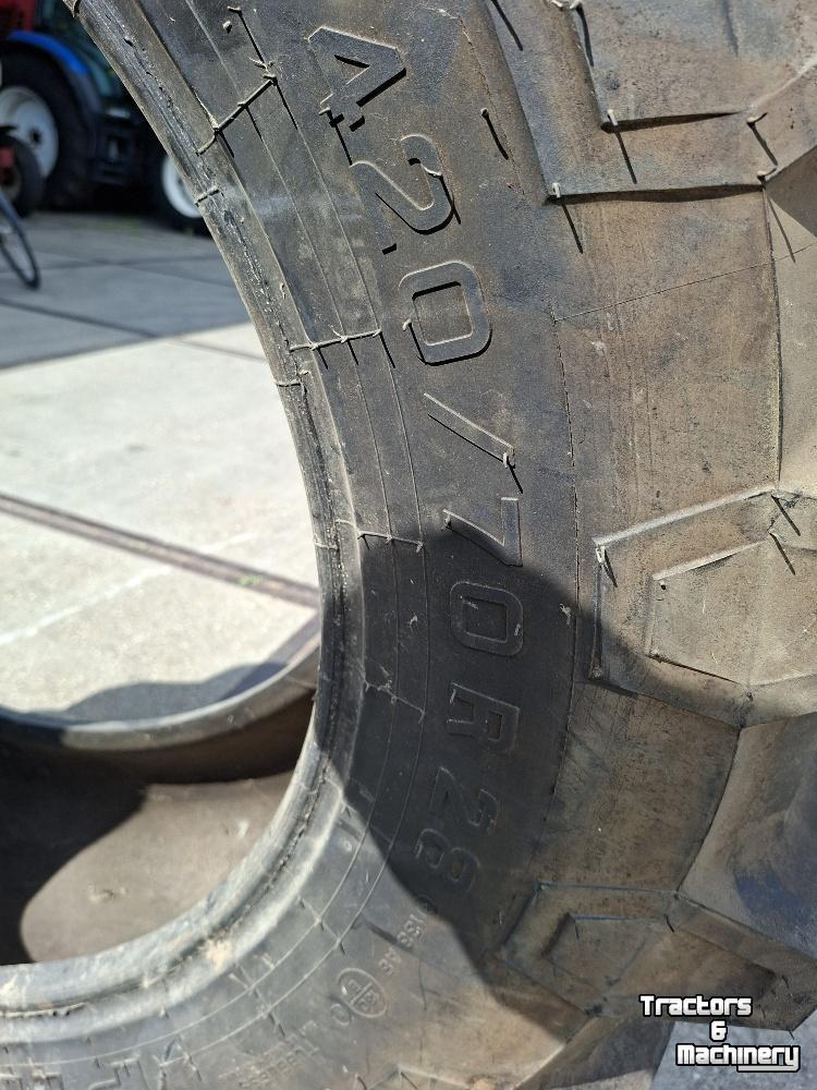 Wielen, Banden, Velgen & Afstandsringen Pirelli 420/70R28