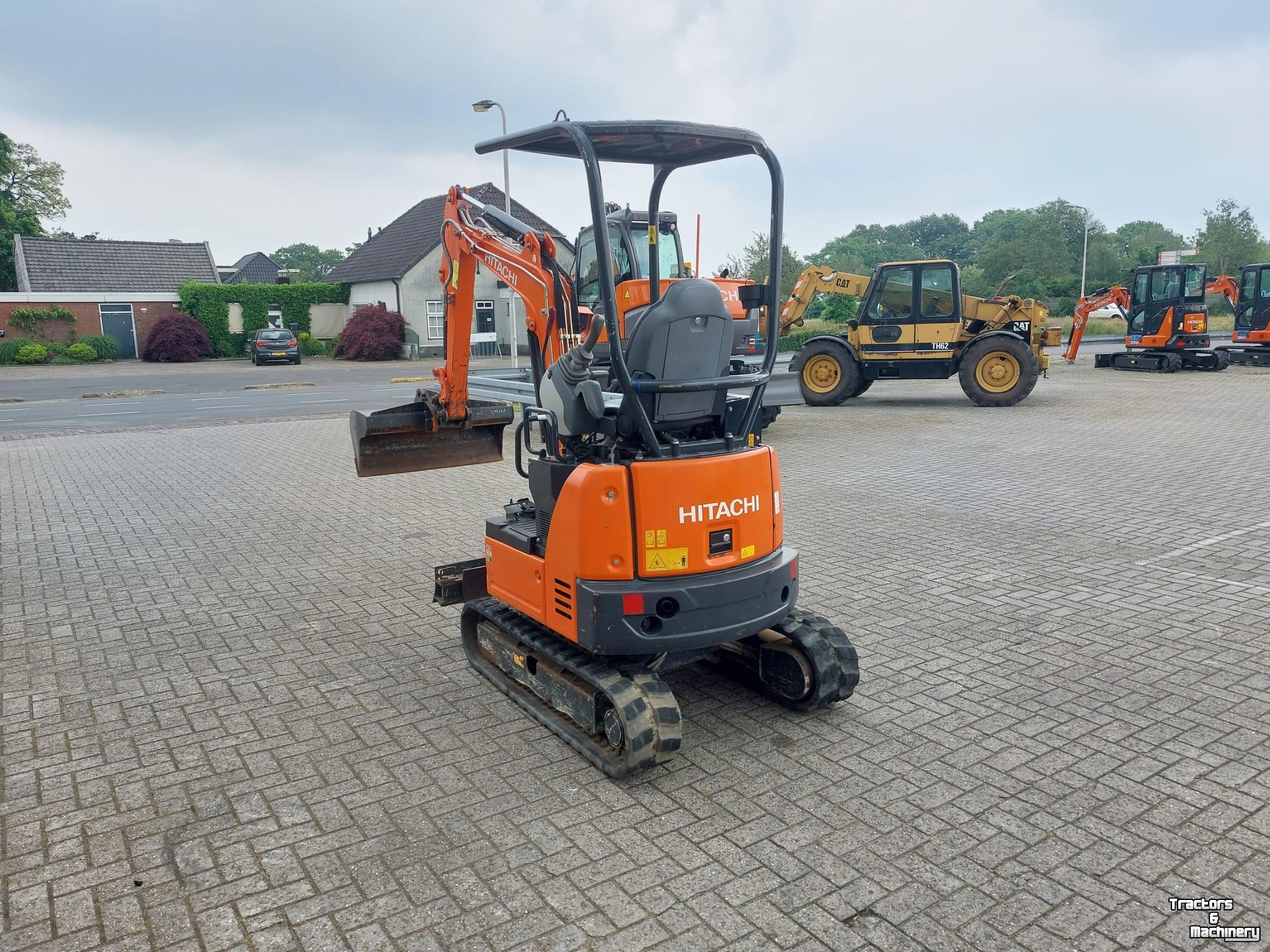 Bandenkraan / Graafmachine op wielen Hitachi 19U