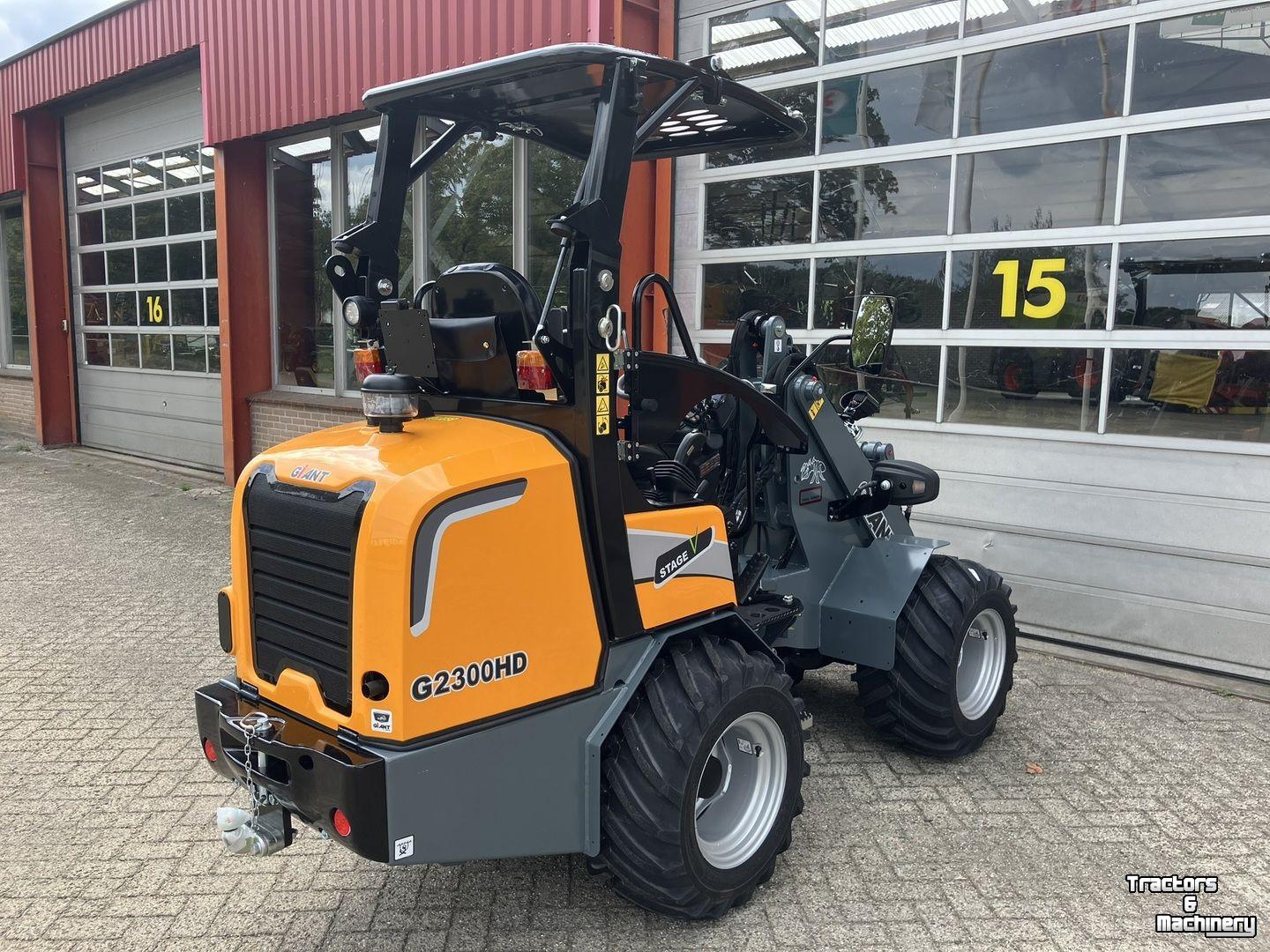 Shovel / Wiellader / Kniklader Giant G2300 HD