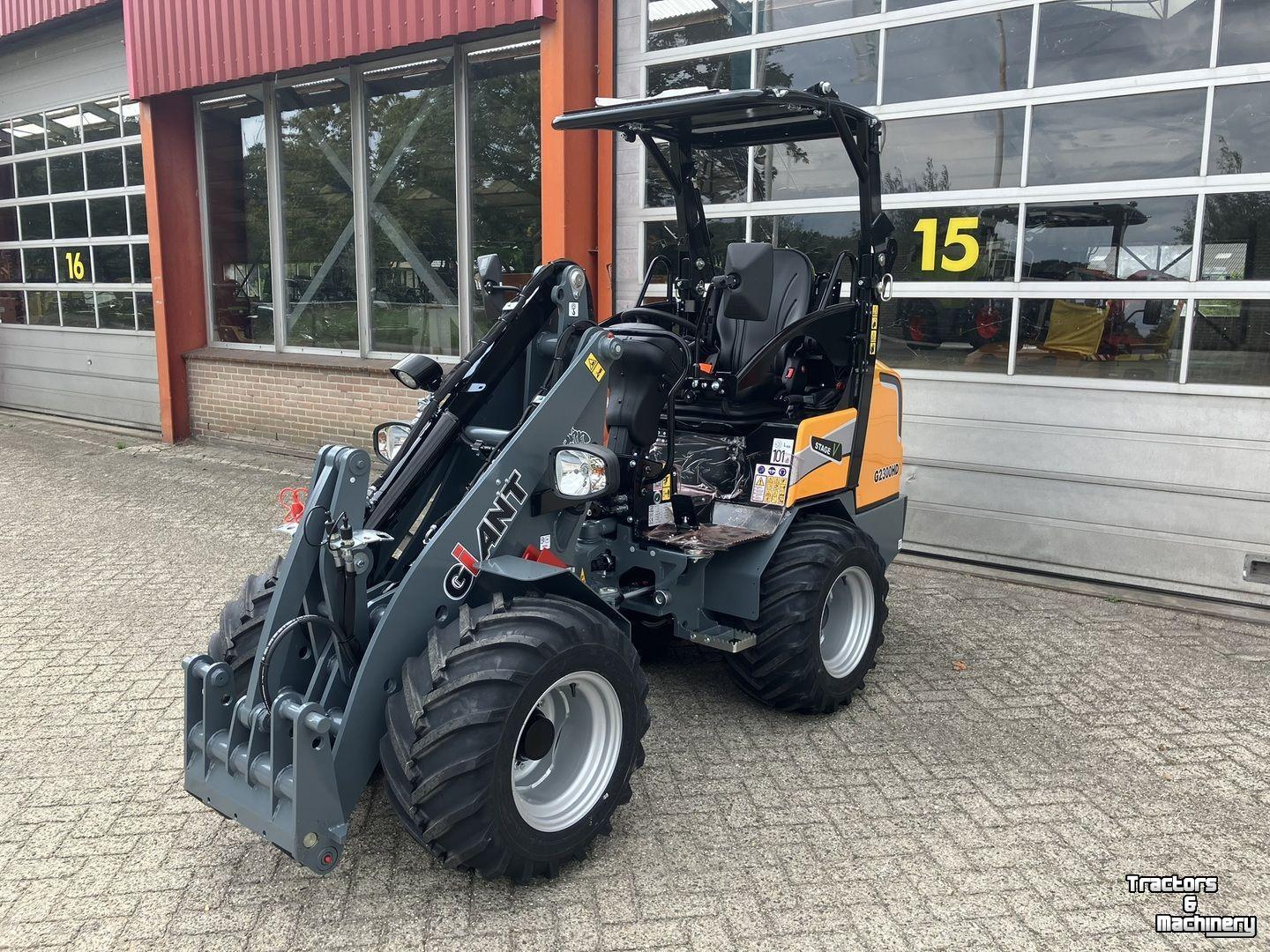 Shovel / Wiellader / Kniklader Giant G2300 HD