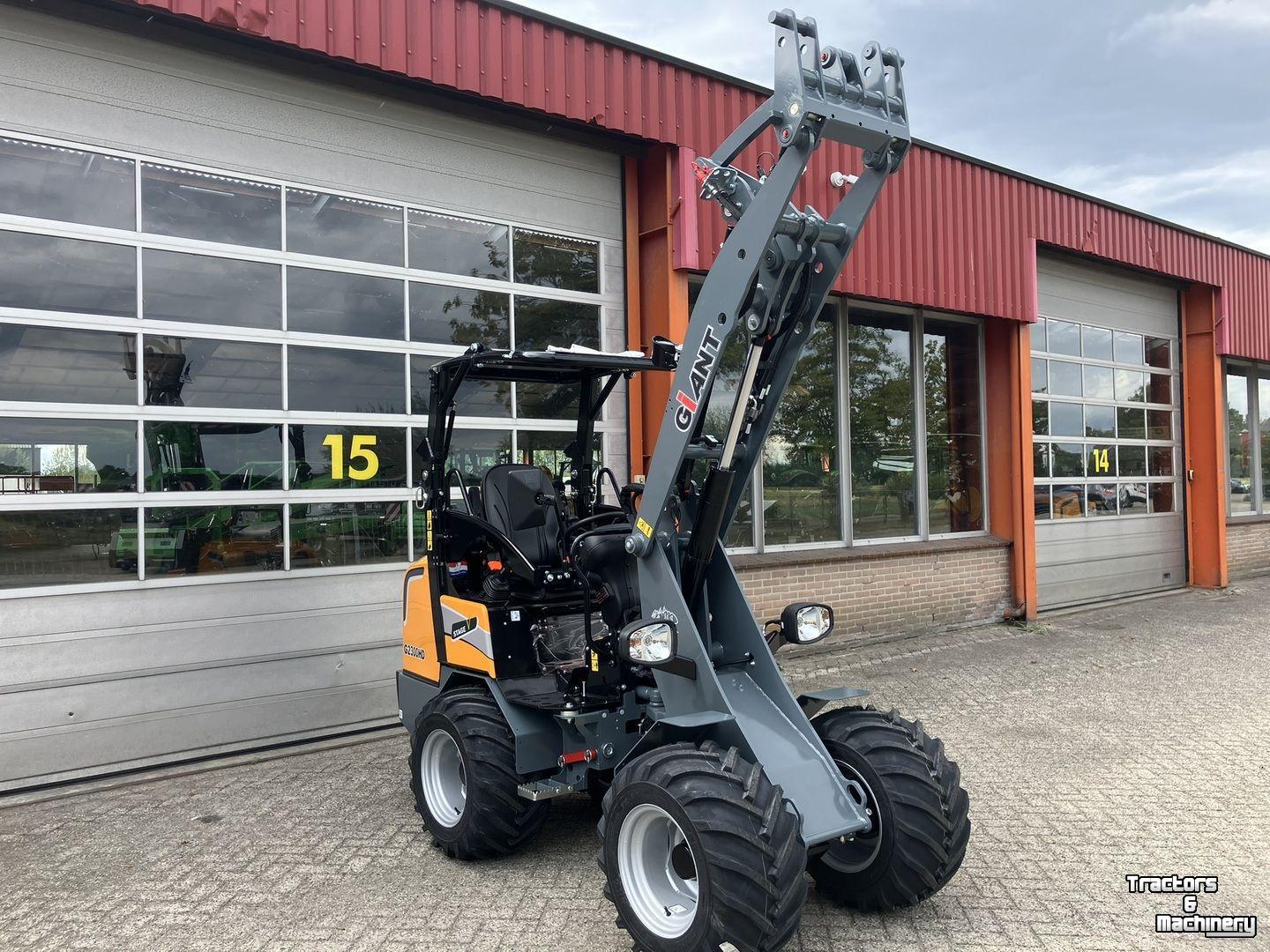 Shovel / Wiellader / Kniklader Giant G2300 HD