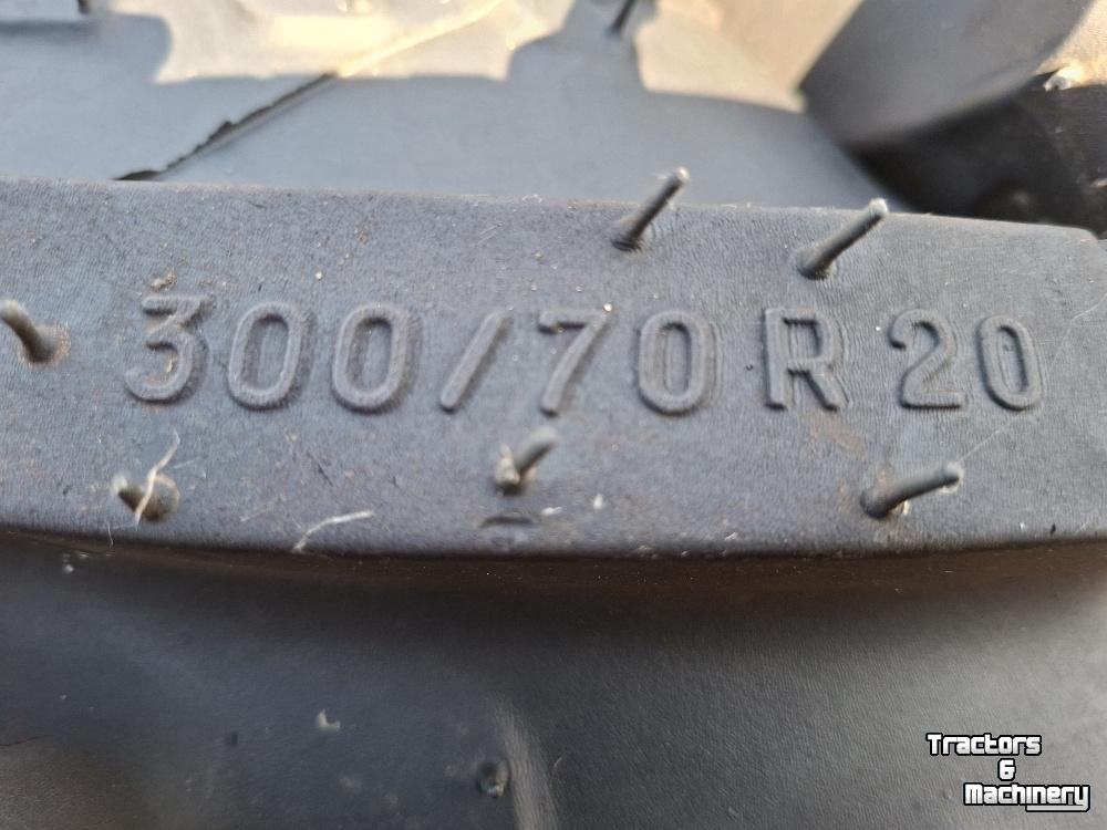 Wielen, Banden, Velgen & Afstandsringen Kleber 300/70R20
