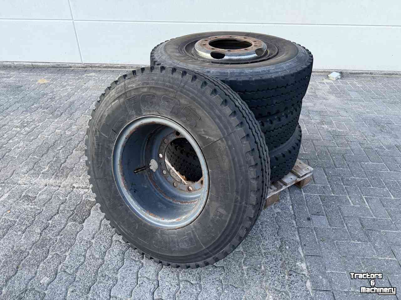 Overige wielen, banden, velgen en toebehoren  Landbouw banden / landbouwwielen 10.00 R20