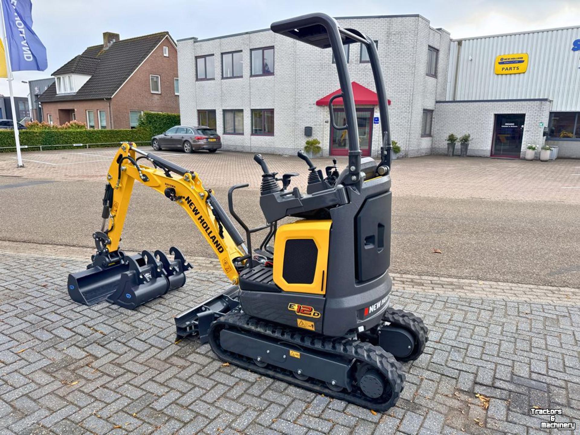 Mini-graver / Mini-graafmachine New Holland E12D Minigraver
