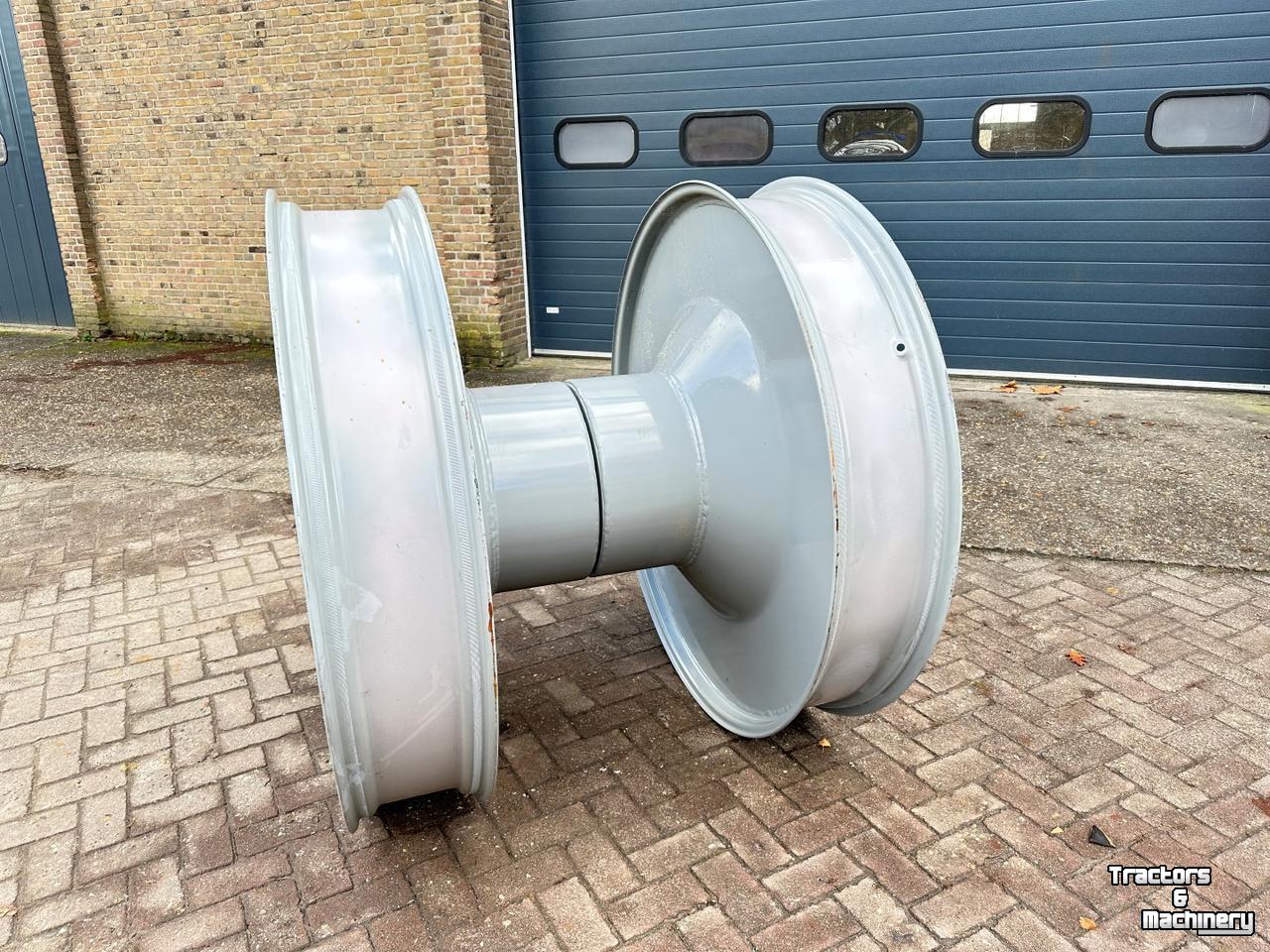 Wielen, Banden, Velgen & Afstandsringen Titan W10AR54 VELGEN
