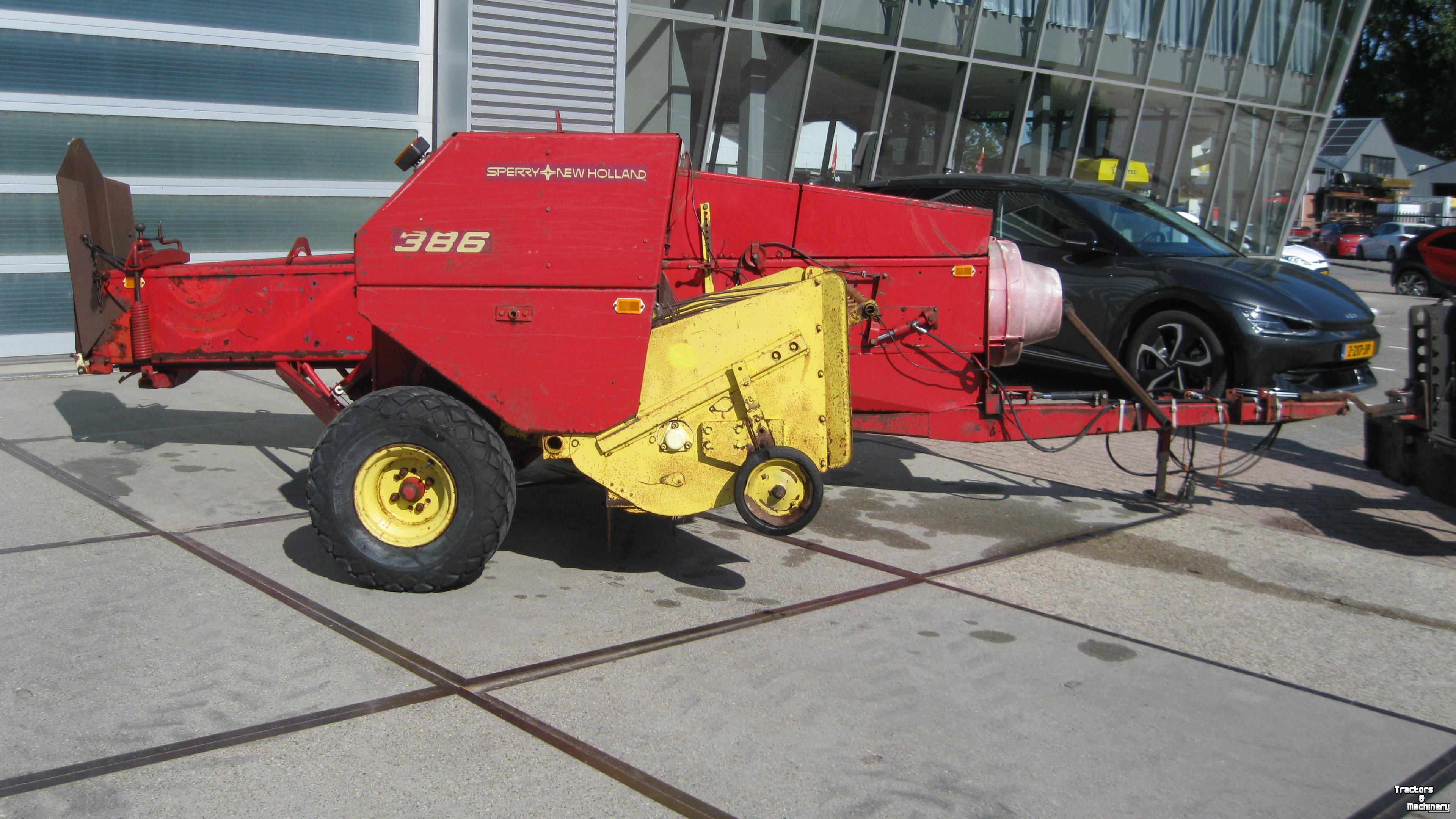 Persen / Balenpers / Pakkenpers New Holland Hayliner 386