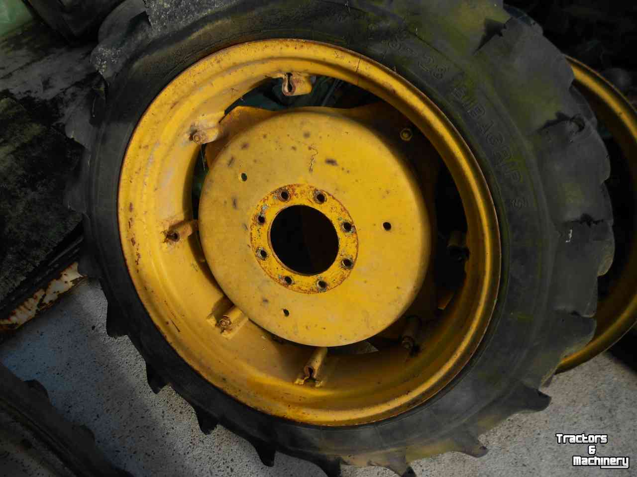 Wielen, Banden, Velgen & Afstandsringen John Deere 9-28