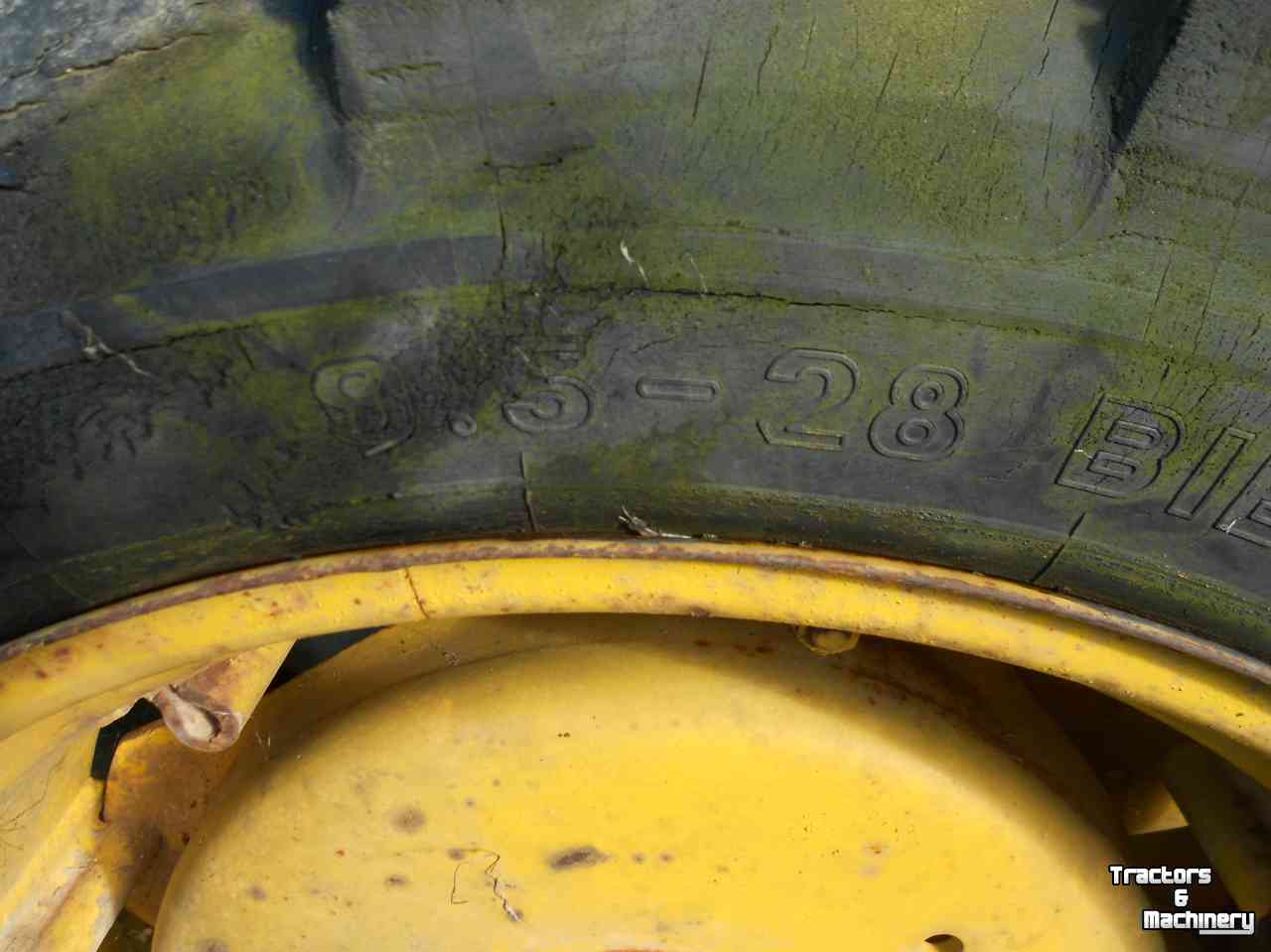 Wielen, Banden, Velgen & Afstandsringen John Deere 9-28