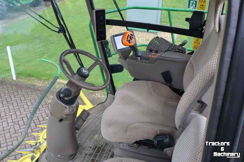 Veldhakselaar John Deere 8400