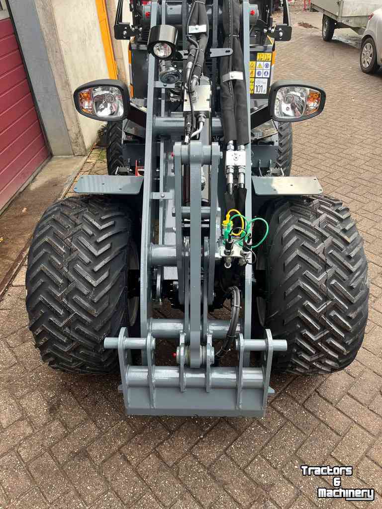 Shovel / Wiellader / Kniklader Giant G2700 HD+
