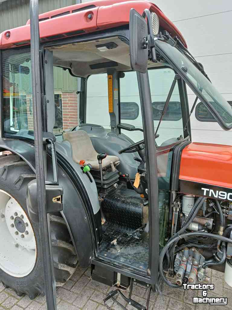 Smalspoor tractor New Holland tn90f