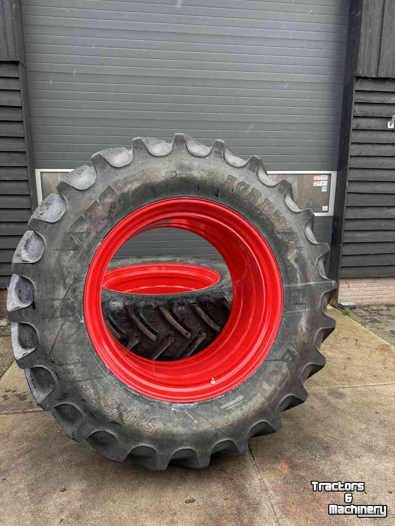 Wielen, Banden, Velgen & Afstandsringen  Dubbellucht 520/85R46  naast  710/70R42