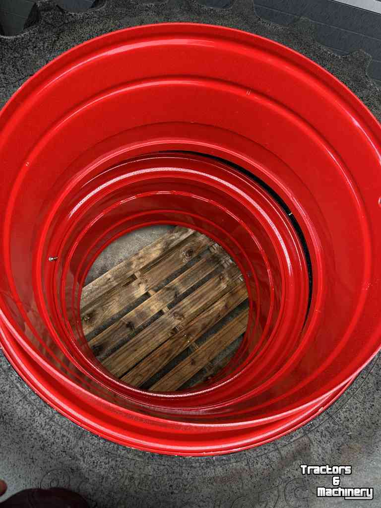 Wielen, Banden, Velgen & Afstandsringen  Dubbellucht 520/85R46  naast  710/70R42