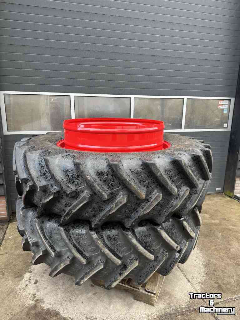 Wielen, Banden, Velgen & Afstandsringen  Dubbellucht 520/85R46  naast  710/70R42
