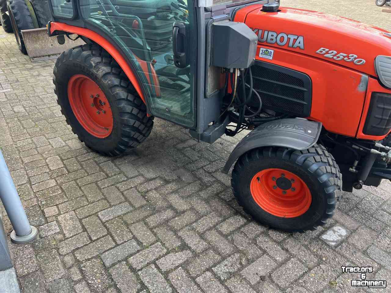 Compact tractor Kubota B2530