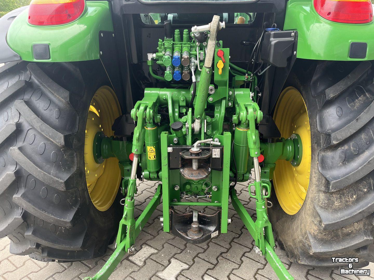 Tractor / Trekker John Deere 5100M