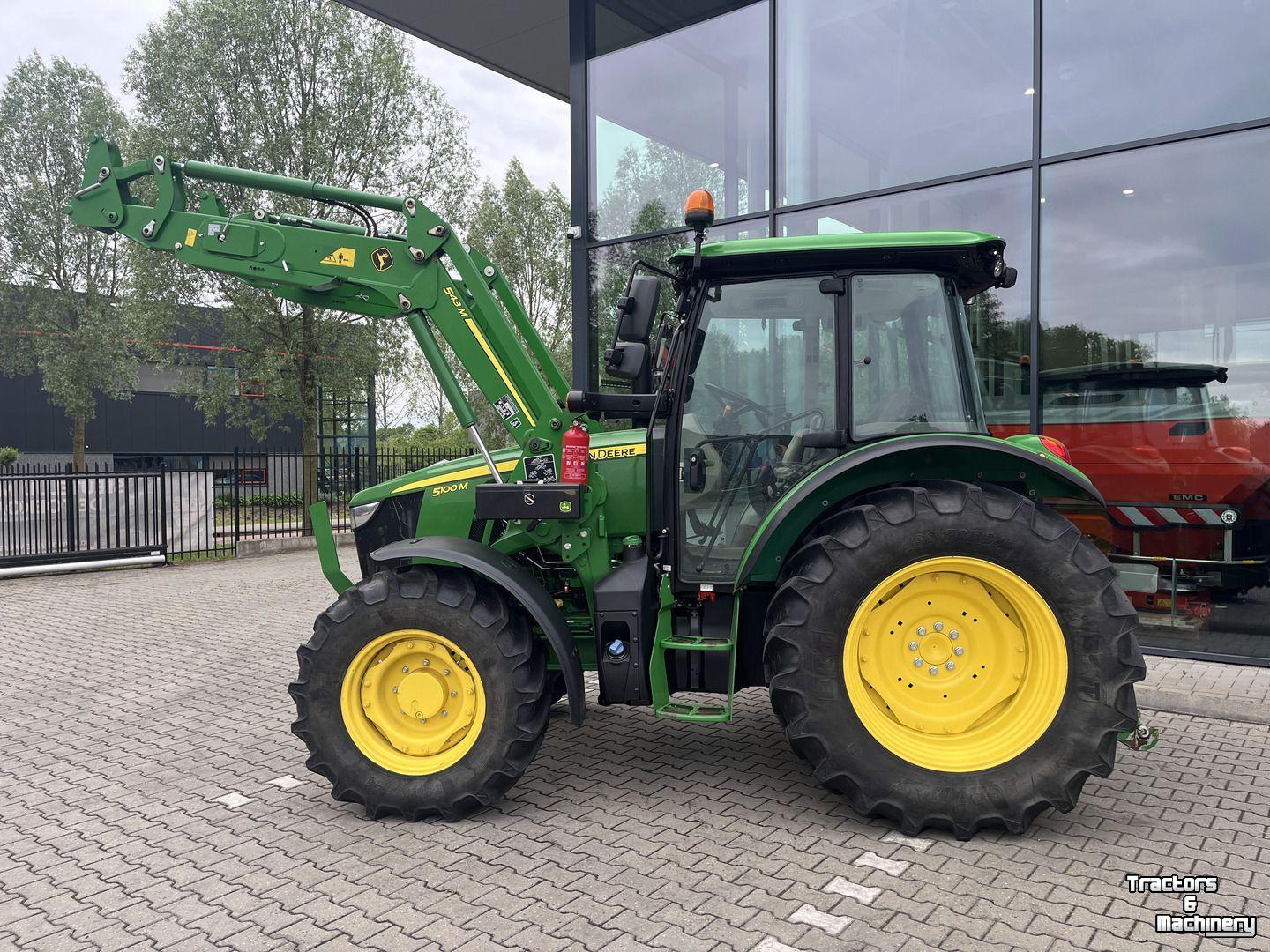 Tractor / Trekker John Deere 5100M