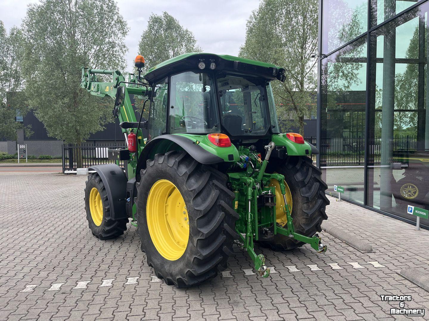 Tractor / Trekker John Deere 5100M