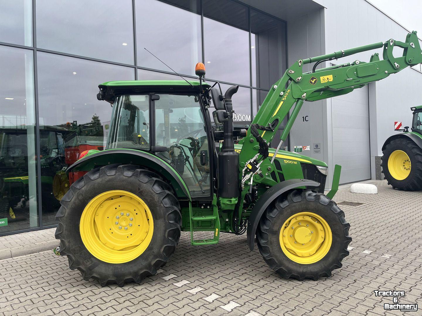 Tractor / Trekker John Deere 5100M