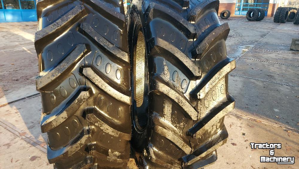 Wielen, Banden, Velgen & Afstandsringen BKT 520/70R38