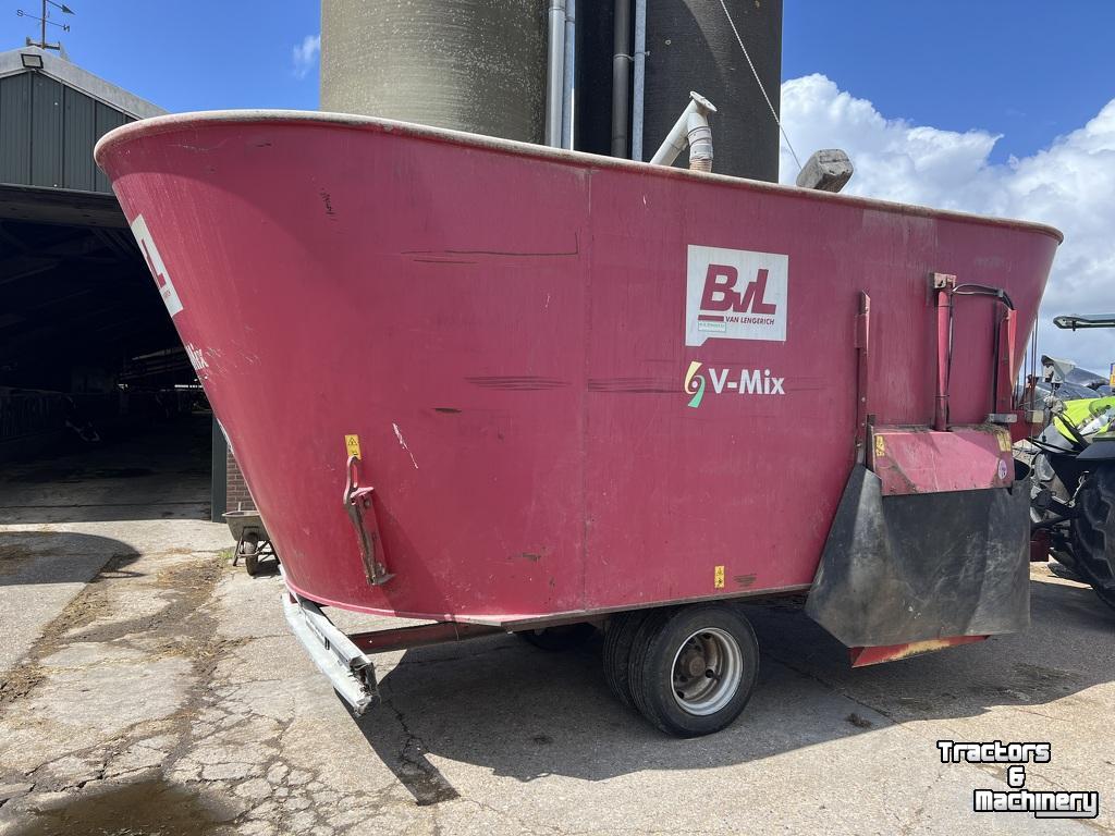 Zelfrijdende Voermengwagen BVL 2 vijzel voermengwagen