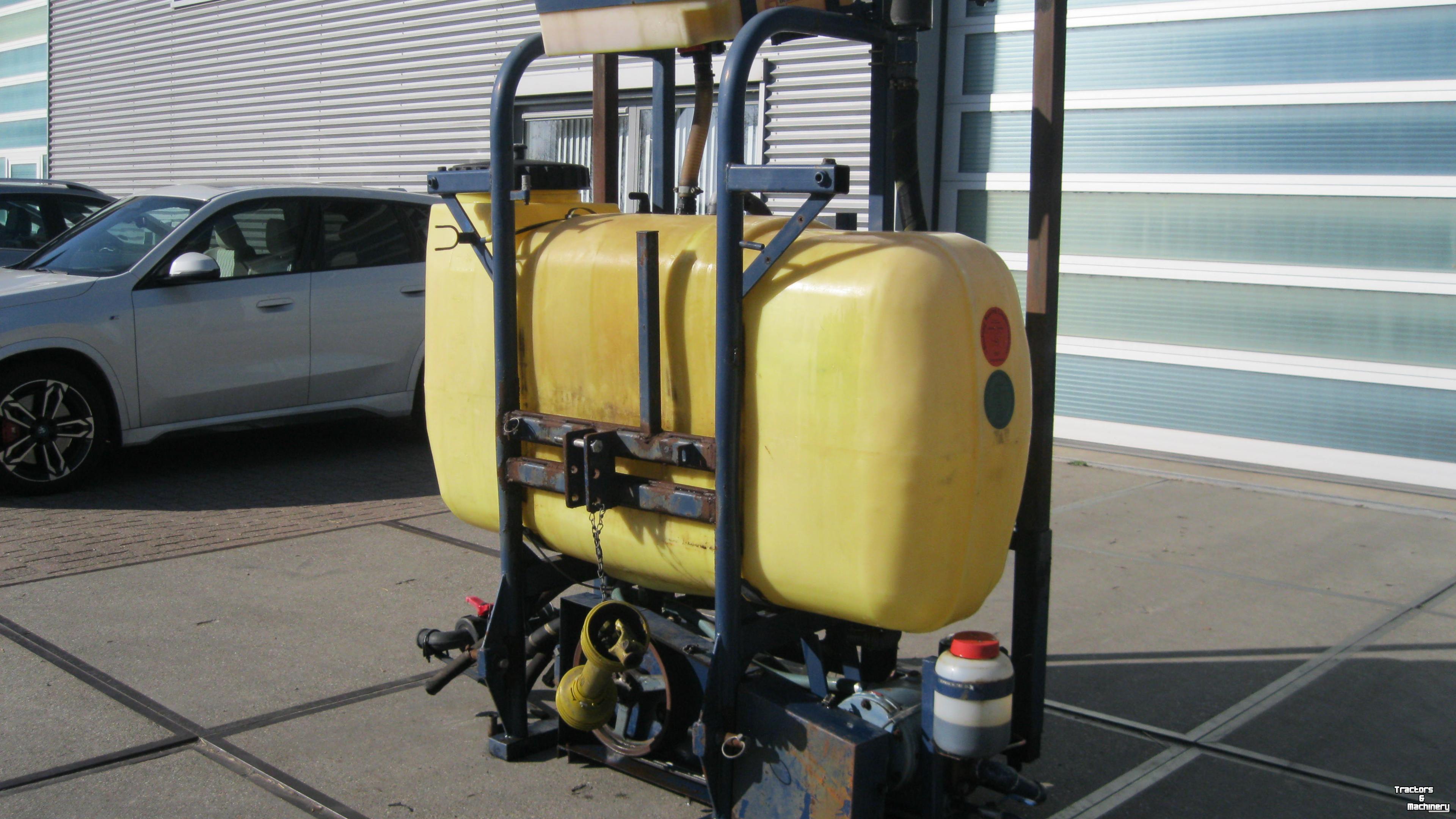Veldspuit Hoegen Dijkhof 800 liter tank met frame