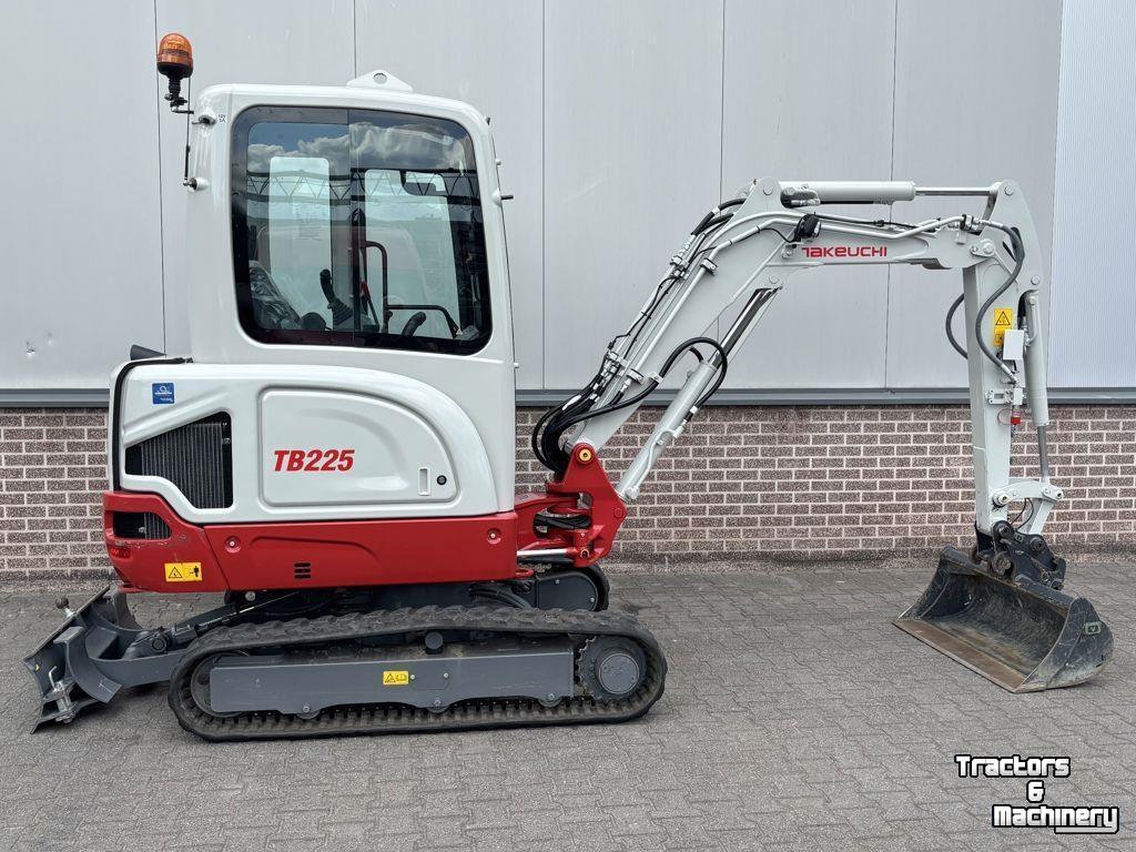 Mini-graver / Mini-graafmachine Takeuchi TB225