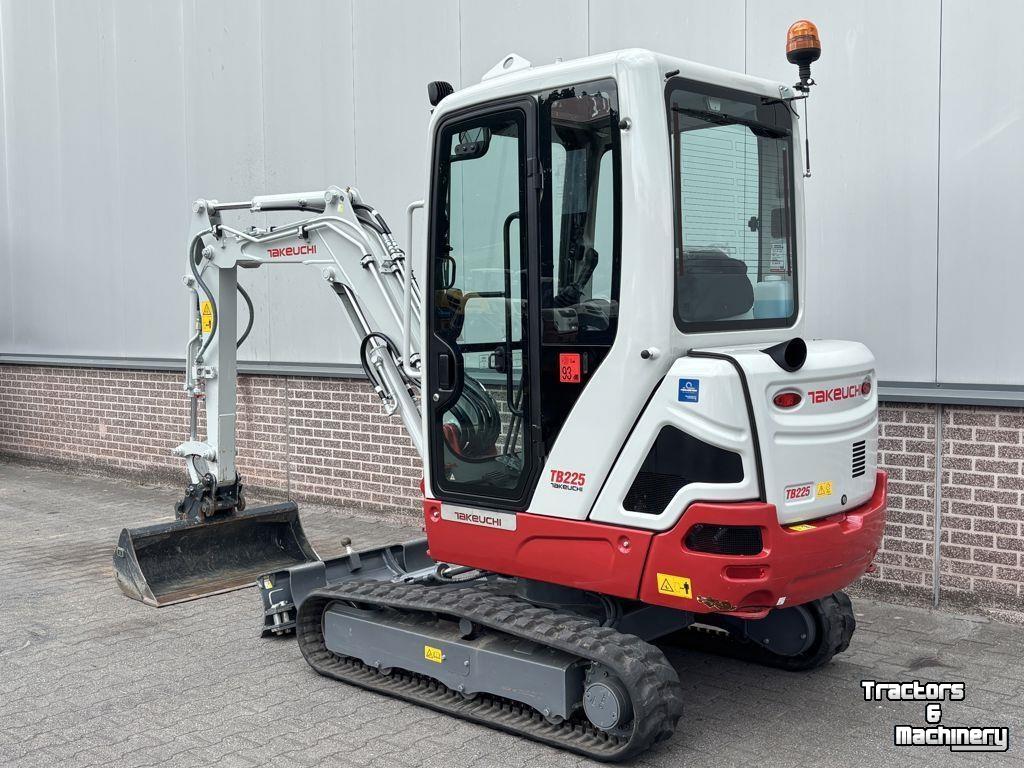 Mini-graver / Mini-graafmachine Takeuchi TB225