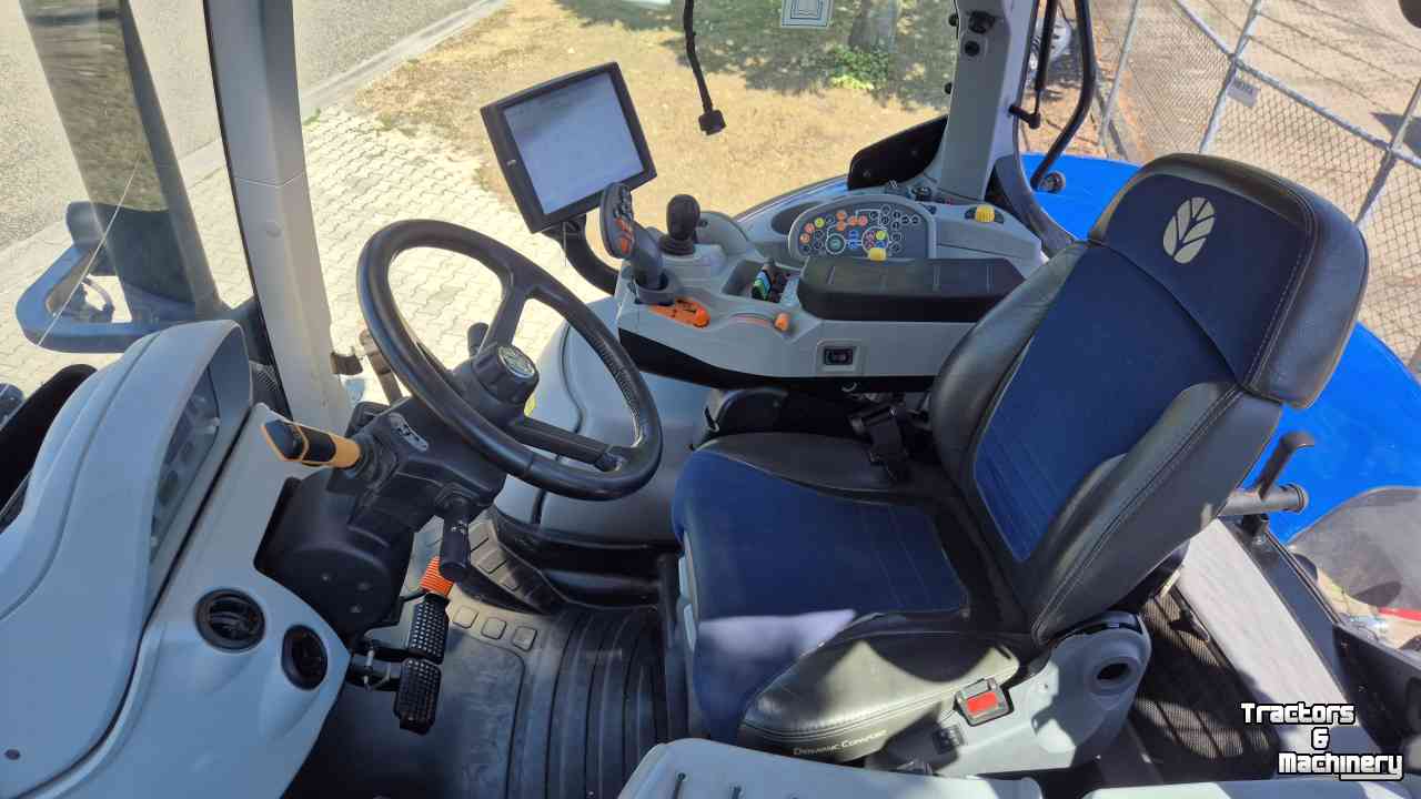 Tractor / Trekker New Holland T7.315 HD AC 40Kmh. Lucht, Fronthef, geveerde vooras en cabine.