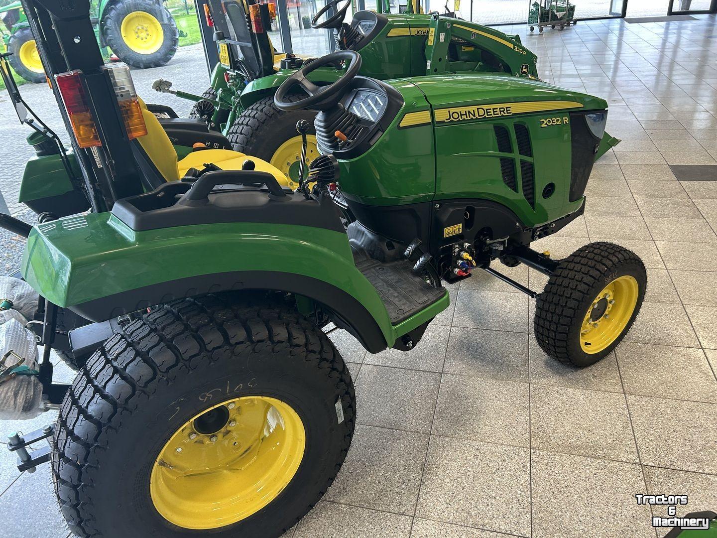 Smalspoor tractor John Deere 2032R
