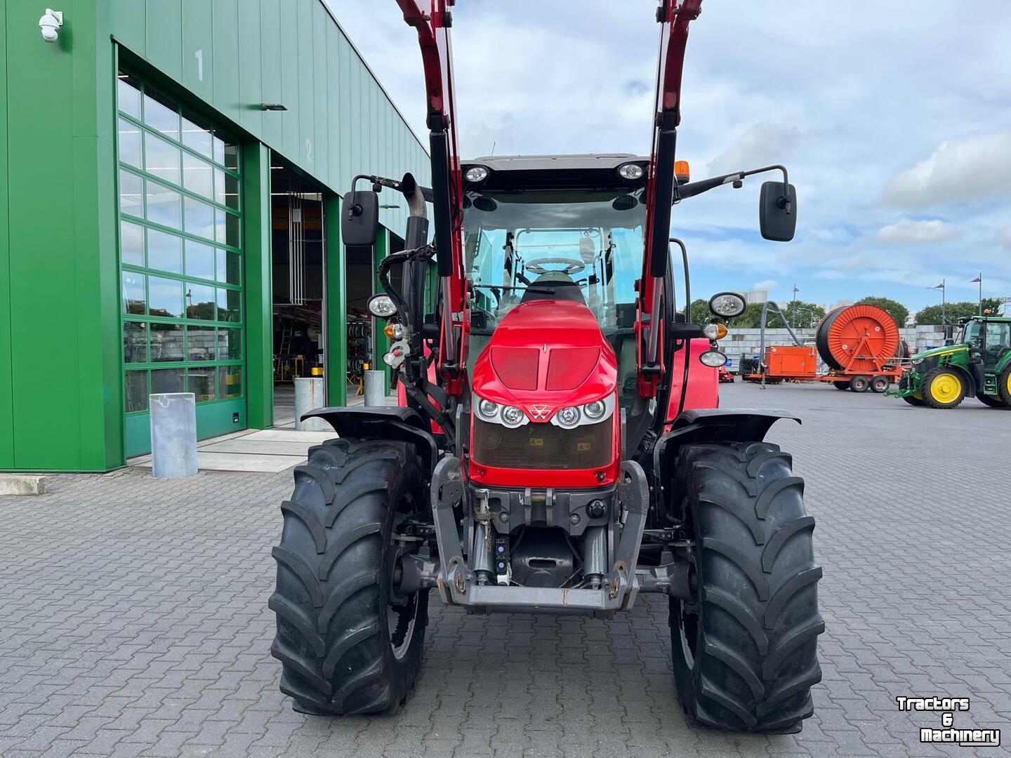 Tractor / Trekker Massey Ferguson 5712SL Dyna 4 trekker